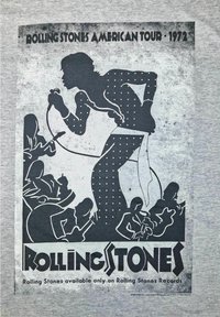 Siluetas de los miembros de la banda Rolling Stones tocando instrumentos y cantando, con el texto "Gira Americana 1972" y el logo de "Rolling Stones".