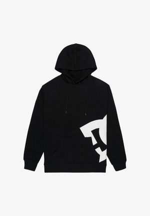 Czarna bluza z kapturem wykonana z bawełny, z przednią kieszenią kangurka i dużym białym nadrukiem na dolnej lewej stronie.