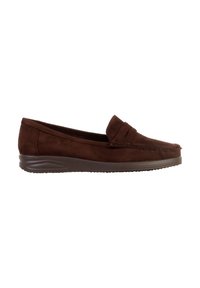 Mocassin à enfiler en daim marron avec semelle en caoutchouc basse et couture de style mocassin, conçu pour une tenue décontractée ou semi-formelle.