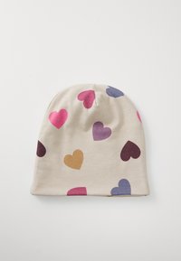 Mössa i mjukt beige tyg med olika färgade hjärtmönster i rosa, lila, brunt och guld. Slät textur och figursydd design.