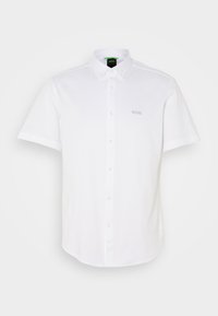 Camicia bianca a maniche corte con bottoni, realizzata in un tessuto liscio. Presenta un colletto classico e un logo grigio discreto sul petto, con orlo arrotondato.