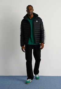 adidas Originals PAD HOODED  - Ziemas jaka - black/white