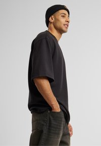 Urban Classics SCUBA TEE - Pamata T-krekls - black