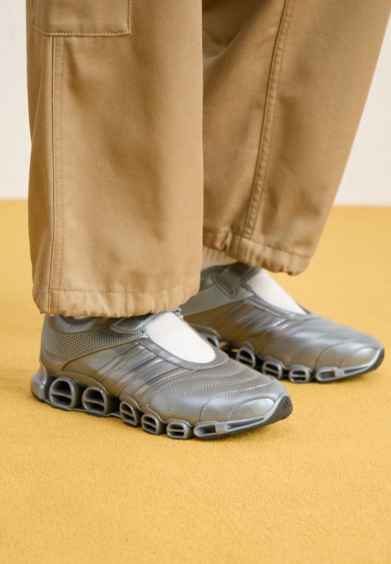 adidas Originals MEGARIDE MARY-JANE TAQWA BINT ALI - Trainers 