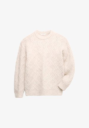 Suéter de punto de cable en color crema con cuello redondo y mangas largas, que presenta patrones texturizados y ondulados con un corte relajado.