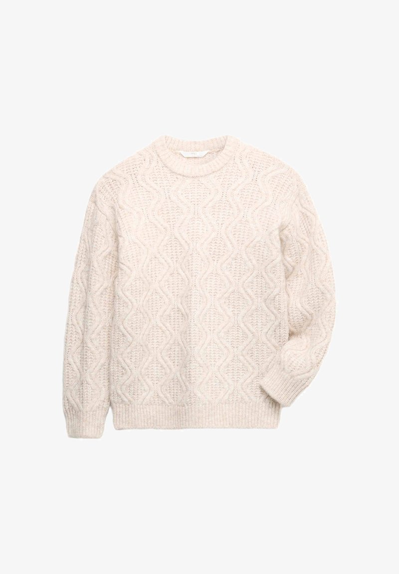 Pull en crème à mailles torsadées avec un col rond et des manches longues, présentant des motifs texturés et ondulés ainsi qu'une coupe décontractée.