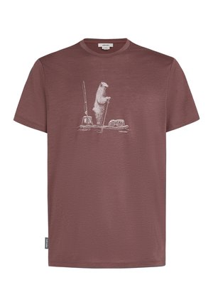 Brown t-shirt made of soft fabric featuring a white graphic print of a polar bear with fishing gear. Regular fit with round neckline.