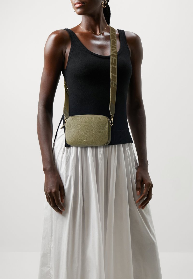 Coccinelle TEBE - Borsa a tracolla - laurel green