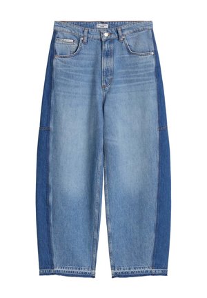 Blaue Jeans aus mittelhohem Denim mit weitem Bein, hellen Vorderteilen, dunkleren Seitenteilen, vorderem Knopf- und Reißverschluss sowie Fünf-Taschen-Stil.