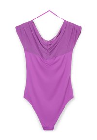 Body a manica corta viola con parte superiore in rete drappeggiata e spallina a collo alto, mostrato disteso su uno sfondo bianco.