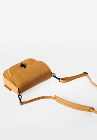 Aunts & Uncles MRS WAFFLE - Umhängetasche - buckthorn