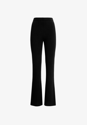 Pantalones de campana negros con rueca acanalada y cinturilla alta, superficie texturizada y silueta ajustada que se ensancha gradualmente en el dobladillo.