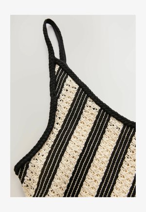 Kvačkana bluzica z črnimi in kremnimi črtami, okrasnimi odprtimi vzorci ter pletenim črnim trakom. Teksturovan material z lahkim in zračnim dizajnom.