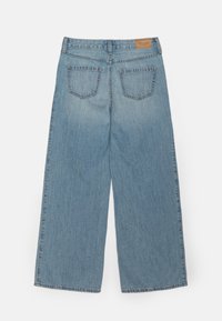 Abercrombie & Fitch ULTRA WIDE LEG - Blugi loose fit - clean light
