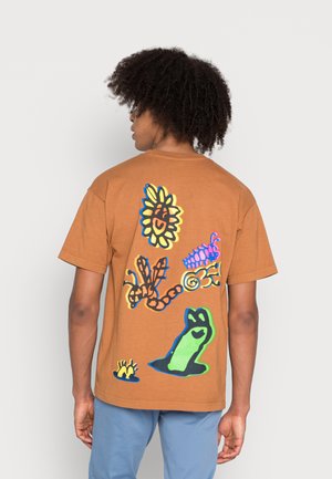 TAKE A PEEK - T-shirt con stampa - brown sugar