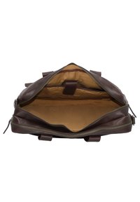 Braune Lederaktentasche mit einem Reißverschluss, die ein geräumiges Innenleben aus beigem Stoff aufweist, einschließlich eines zentralen Trennwandes und Taschen.