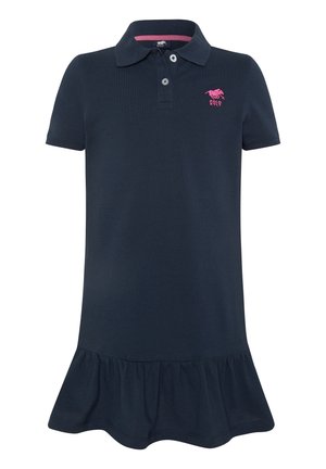 Granatowa sukienka polo z krótkim rękawem, kołnierzykiem, dwoma guzikami, falbaną w dolnej części oraz małym różowym haftowanym logo konia na piersi.
