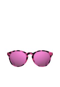 Lunettes de soleil teintées de rose avec une monture transparente et à motifs. Les verres ronds et la conception des branches courbées ajoutent une forme distinctive.