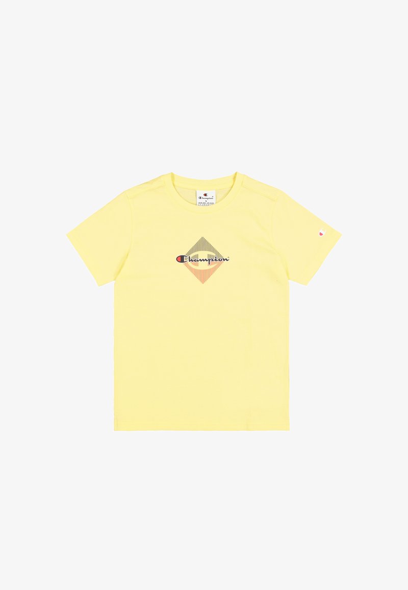 Gelbes Baumwoll-T-Shirt mit kurzen Ärmeln, das in der Mitte ein grafisches Design in Rot, Schwarz und Grau sowie ein Logo am Ärmel aufweist.