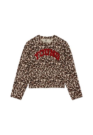 Chemise à manches longues imprimée léopard avec un design court. Présente un graphique rouge "YOUNG" sur le devant. Tissu doux avec des accents texturés.