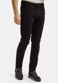 Czarne dżinsy o slim fit, z pi ęcioma kieszeniami, z zapięciem na guziki oraz delikatnie zblakłymi detalami z przodu.