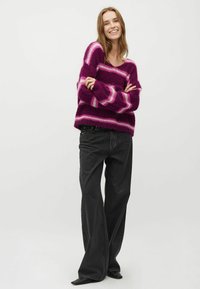mbyM GATILIN-M - Strickpullover - fig stripe