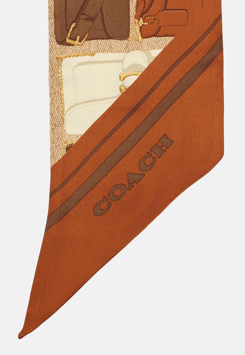 Zijden sjaal in een warme oranje kleur met gedetailleerde illustraties van tassen en hardware, en een 'COACH' logo in een donkere tint.