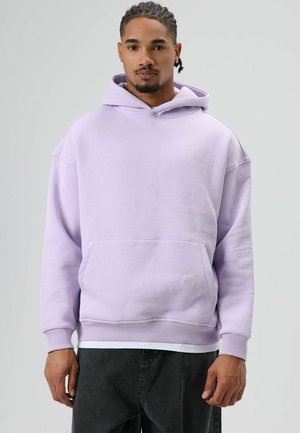 Lavendelkleurige oversized hoodie met een kangoeroezak, geribbelde manchetten en zoom, gemaakt van zacht stof, met een eenvoudig, minimalistisch ontwerp.