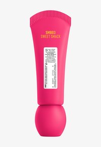 Rosa squeeze-tub med rundad botten, präglat lock och etikett som visar produktnamnet "SMB03 Sweet Smack" samt bruksanvisning.