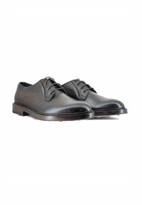 Scarpe eleganti in pelle nera con finitura liscia, punta arrotondata, design con sei occhielli e lacci, e suola in gomma a profilo basso.