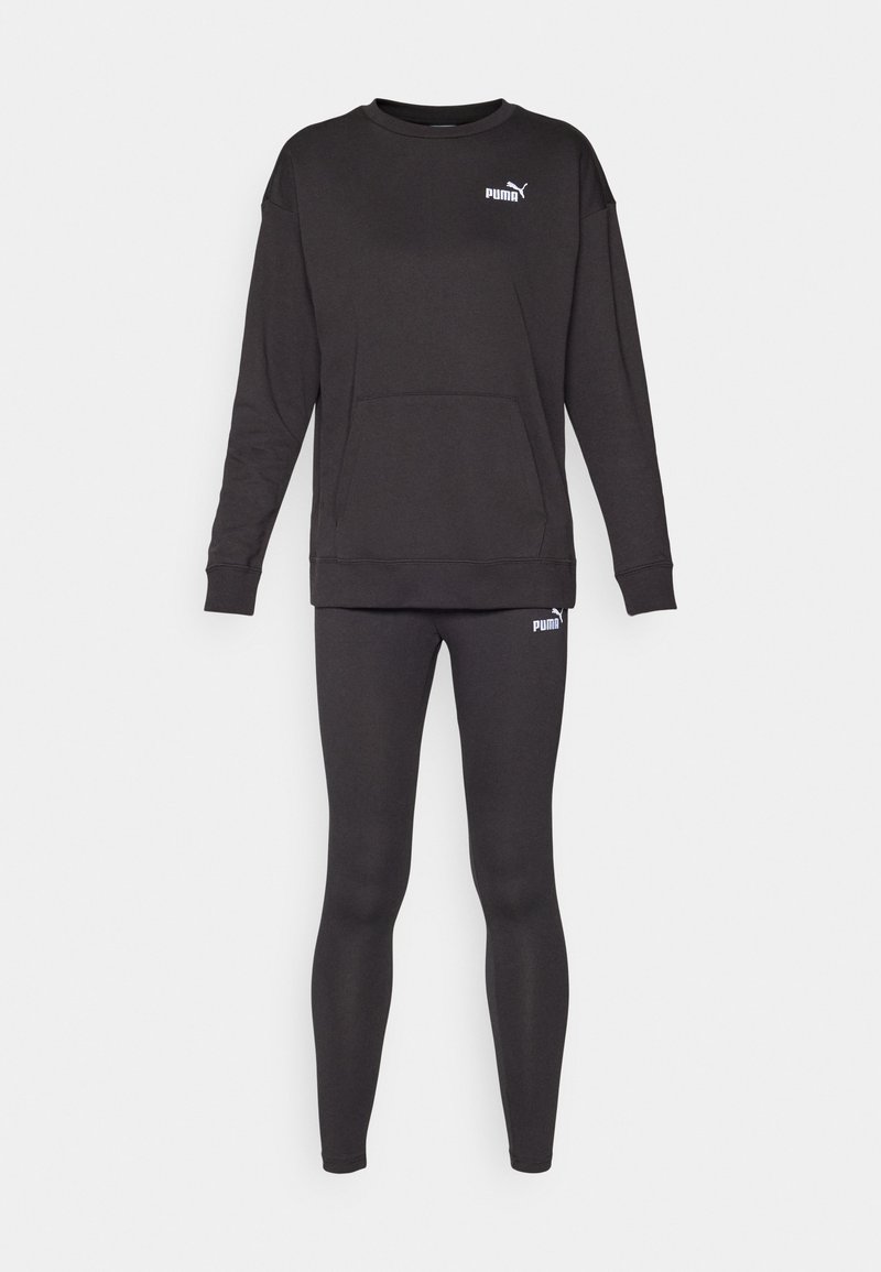 Felpa nera con maniche lunghe e tasca frontale, abbinata a leggings neri coordinati con un piccolo logo bianco sull'anca.