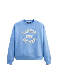 Sweatshirt bleu en mélange de coton, avec des poignets et un ourlet côtelés. Sur le devant, le texte "CAMPUS 1998 DE PARIS" est imprimé en crème.