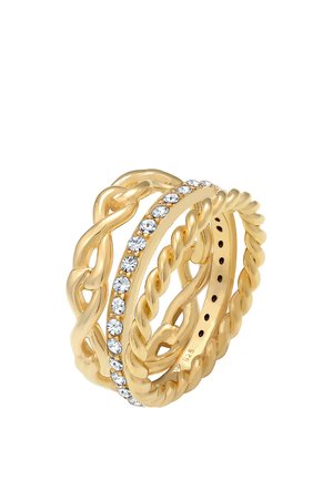 Ensemble de bagues en tonalité or avec des designs entrelacés. Une bague a une texture tressée, tandis qu'une autre est ornée de pierres transparentes.