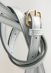 Next UTILITY STUD - Skuldertasker - metallic