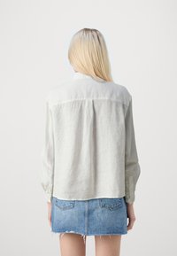 GAP CROPPED SHIRT - Užsagstoma palaidinė - new off white