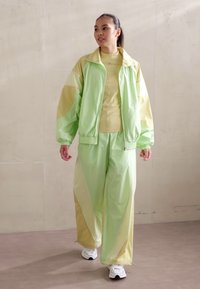 adidas by Stella McCartney TRACKTOP - Training jacket - glow green/halo gold