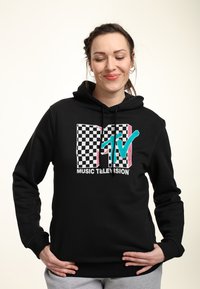 Felpa nera con cappuccio realizzata in un morbido tessuto, decorata con una grafica frontale a motivo check e testo turchese che recita "MTV MUSIC TELEVISION".
