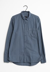 Košile s dlouhým rukávem v tmavě modré barvě ze 100% bavlny. Obsahuje límec na knoflíky, náprsní kapsu a zakřivený spodní lem.