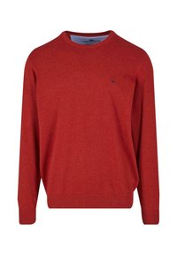 Roter Strickpullover mit rundem Halsausschnitt, langen Ärmeln sowie gerippten Bündchen und Saum. Enthält ein kleines blaues Logo auf der Brust. Weiche Textur.