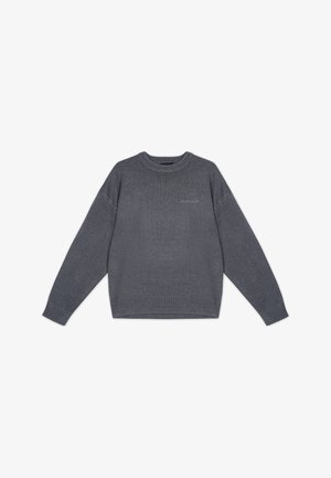 Hallitud kudumine kampsun, millel on ümmargune kaelus, allavoolavad õlad ja soonilised varrukad. Ees on peen logo heledamas toonis.