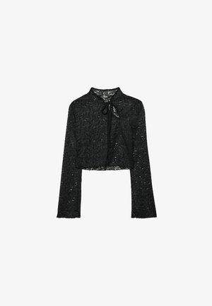 Schwarze Spitzen-Cropped-Bluse mit langen Ärmeln, einem runden Kragen und einer Bindeschließe am Hals. Zartes florales Muster durchgehend.