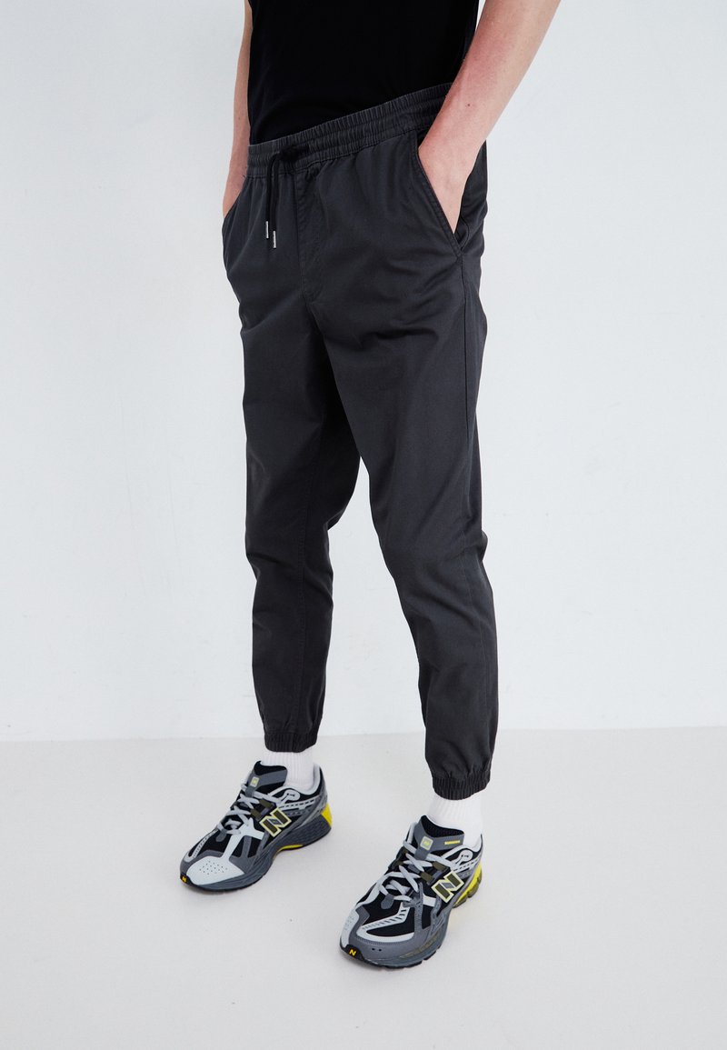 Jack & Jones JJIGORDON JJLANE VEGA - Hlače - asphalt