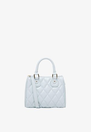 Witte gewatteerde handtas met twee korte handvatten, een afneembare schouderband en accenten in goudkleurig metaal.