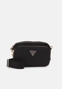 Sort nylon crossover taske med guld hardware, der har et trekantet logo, lynlås lukning og en justerbar skulderrem med et vævet mønster.