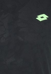 Lotto SUPERRAPIDA  - T-shirt desportiva - all black/green apple neo