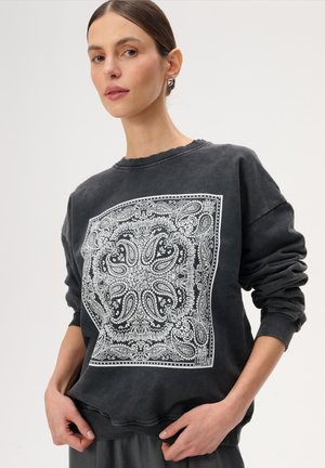 LeBrand BAILEY szary