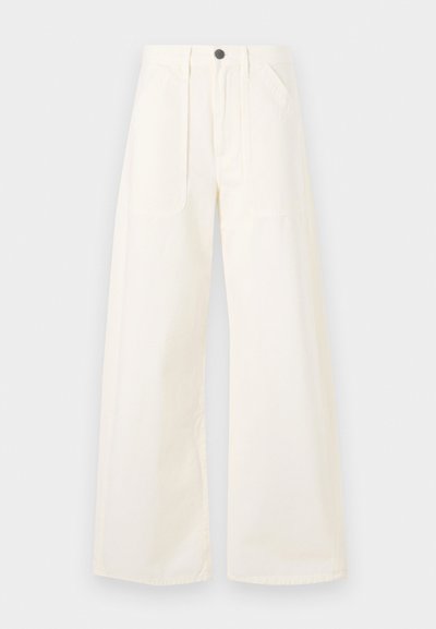 Hlače širokih nogavica od off-white pamučne tkanine, s visokim strukom, dva prednja džepa i jednim prednjim kopčanjem na dugme.