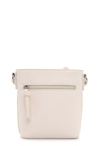 Sac bandoulière en cuir beige clair au fini texturé, avec une poche zippée à l'avant et des accessoires en métal argenté. Forme carrée compacte.