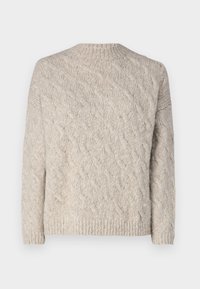 Lys beige strikket genser med en teksturert kabelmønster, lange ermer og rund hals med ribbestrikket kant og mansjetter.
