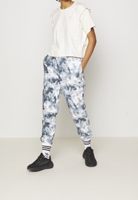 adidas Originals Jednoduché tričko - beige